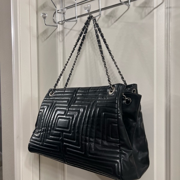 Chanel Quilted Chain Shoulder Bag - Picture 5 of 12